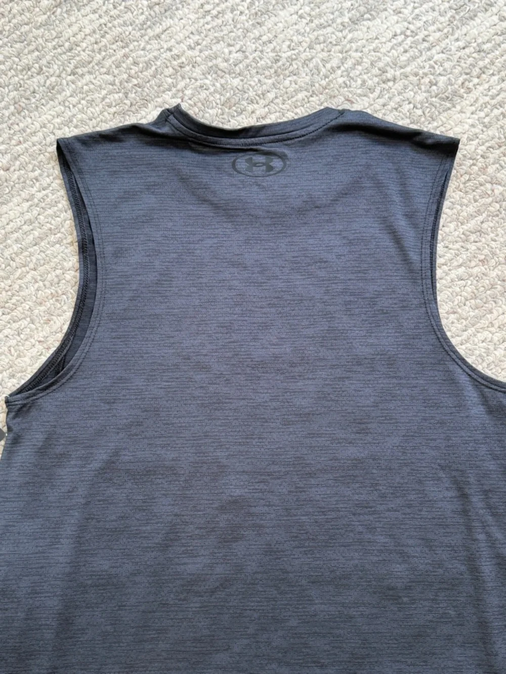 Under Armour Tank Top Size Small HeatGear Athletic Sleeveless Gray Shirt - Picture 8 of 12